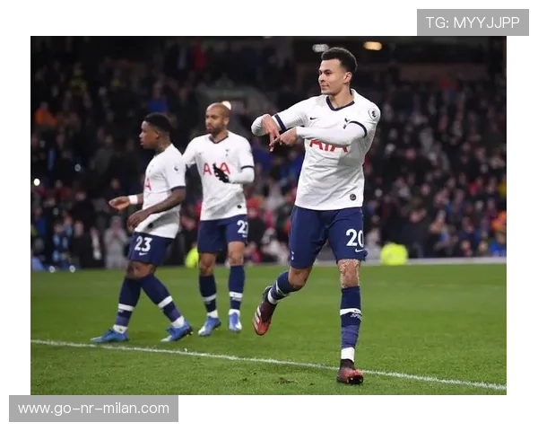 托特纳姆热刺—阿里禁区内左脚打门命中